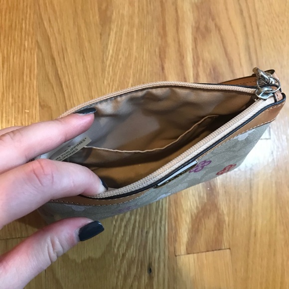 COACH wristlet - Picture 4 of 4